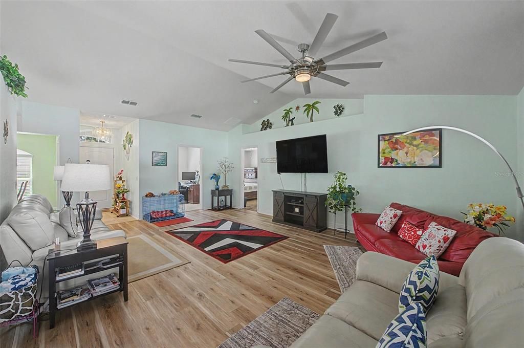 For Sale: $374,900 (3 beds, 2 baths, 1854 Square Feet)