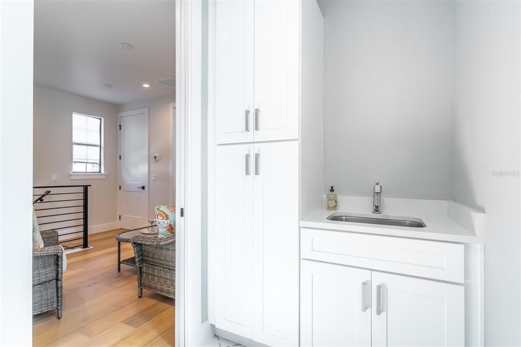 En Venta: $899,000 (3 camas, 3 baños, 1824 Pies cuadrados)