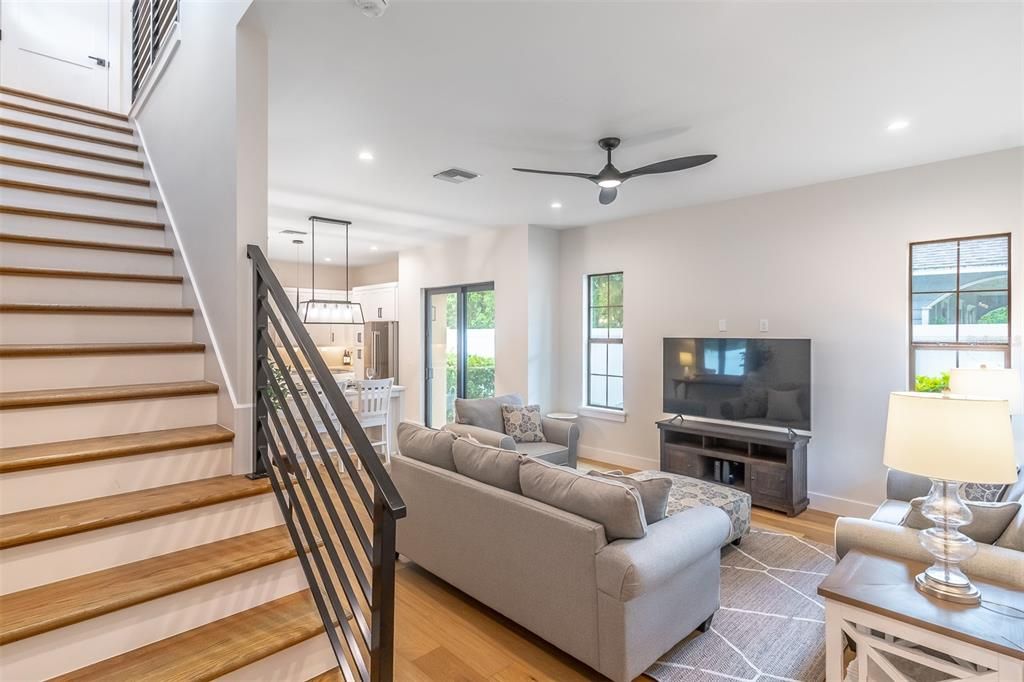 En Venta: $899,000 (3 camas, 3 baños, 1824 Pies cuadrados)