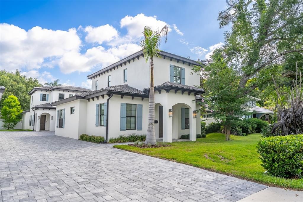 En Venta: $899,000 (3 camas, 3 baños, 1824 Pies cuadrados)