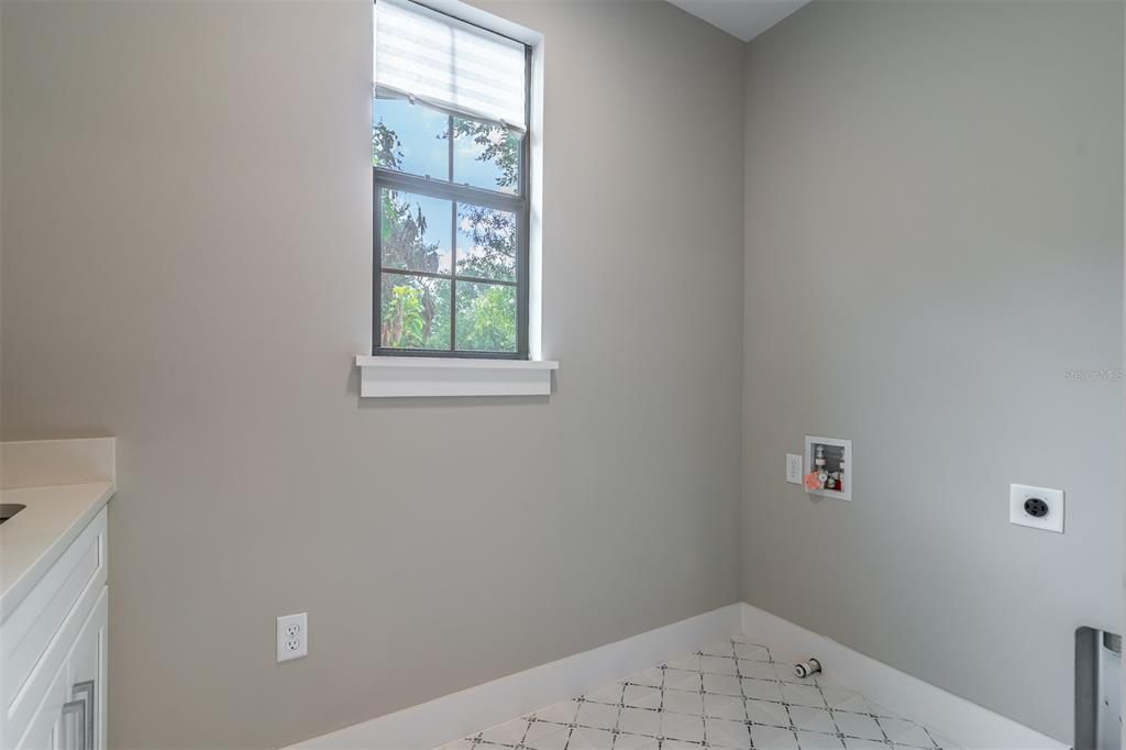 En Venta: $899,000 (3 camas, 3 baños, 1824 Pies cuadrados)