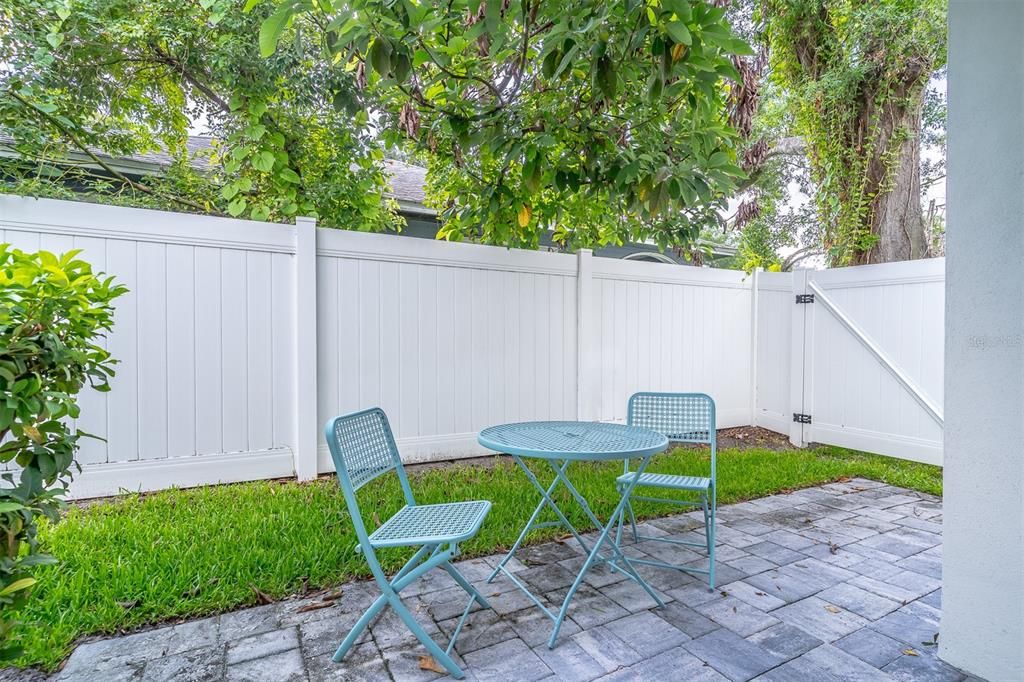 En Venta: $899,000 (3 camas, 3 baños, 1824 Pies cuadrados)
