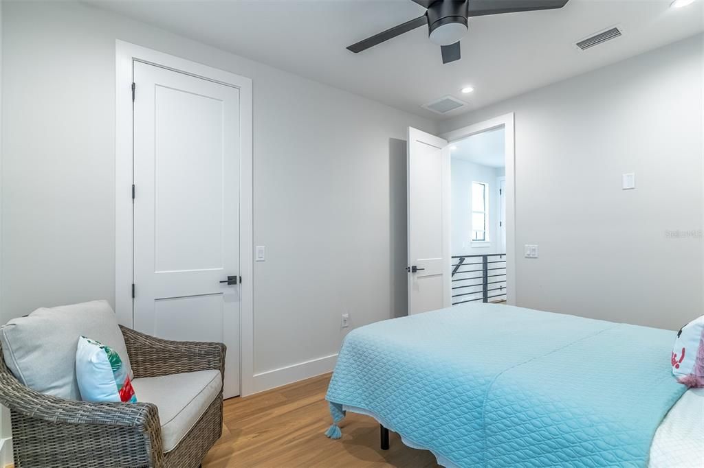 En Venta: $899,000 (3 camas, 3 baños, 1824 Pies cuadrados)