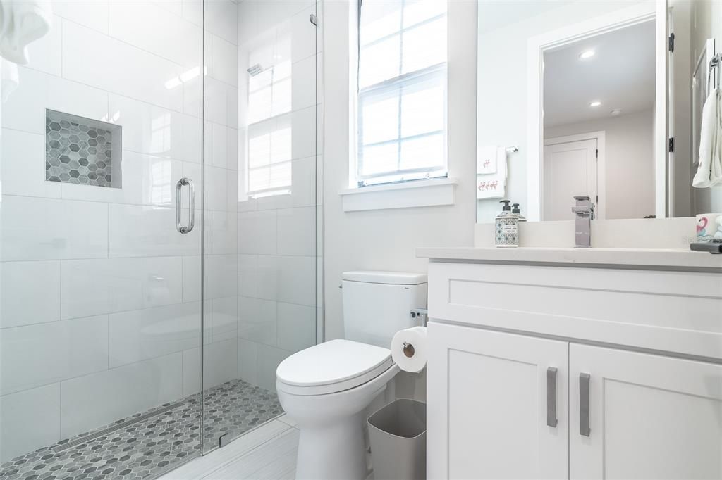 En Venta: $899,000 (3 camas, 3 baños, 1824 Pies cuadrados)