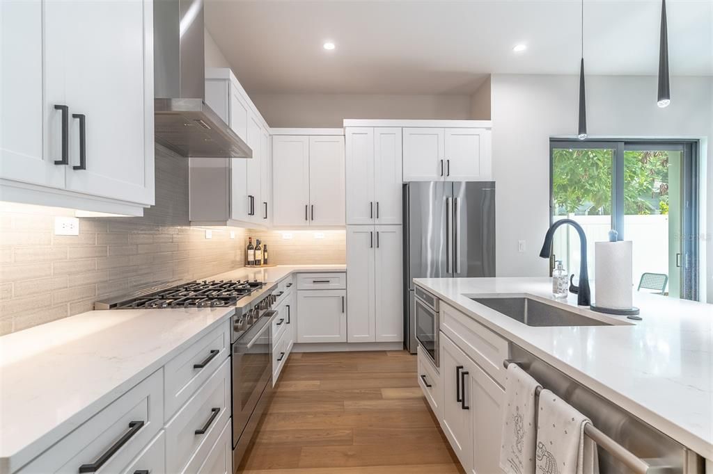 En Venta: $899,000 (3 camas, 3 baños, 1824 Pies cuadrados)