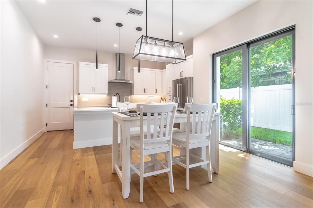 En Venta: $899,000 (3 camas, 3 baños, 1824 Pies cuadrados)