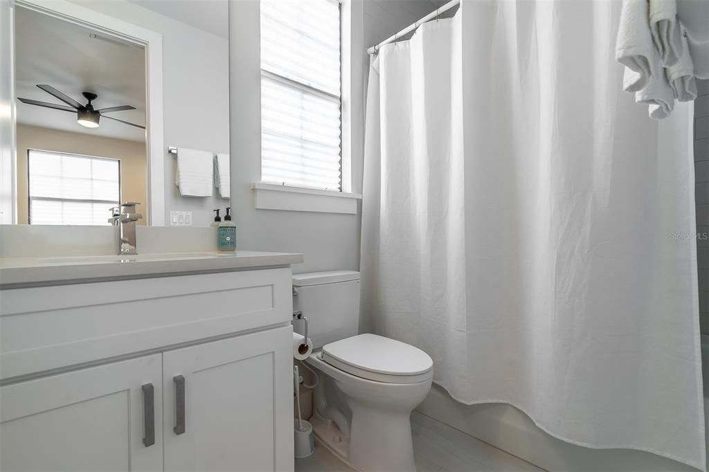 En Venta: $899,000 (3 camas, 3 baños, 1824 Pies cuadrados)