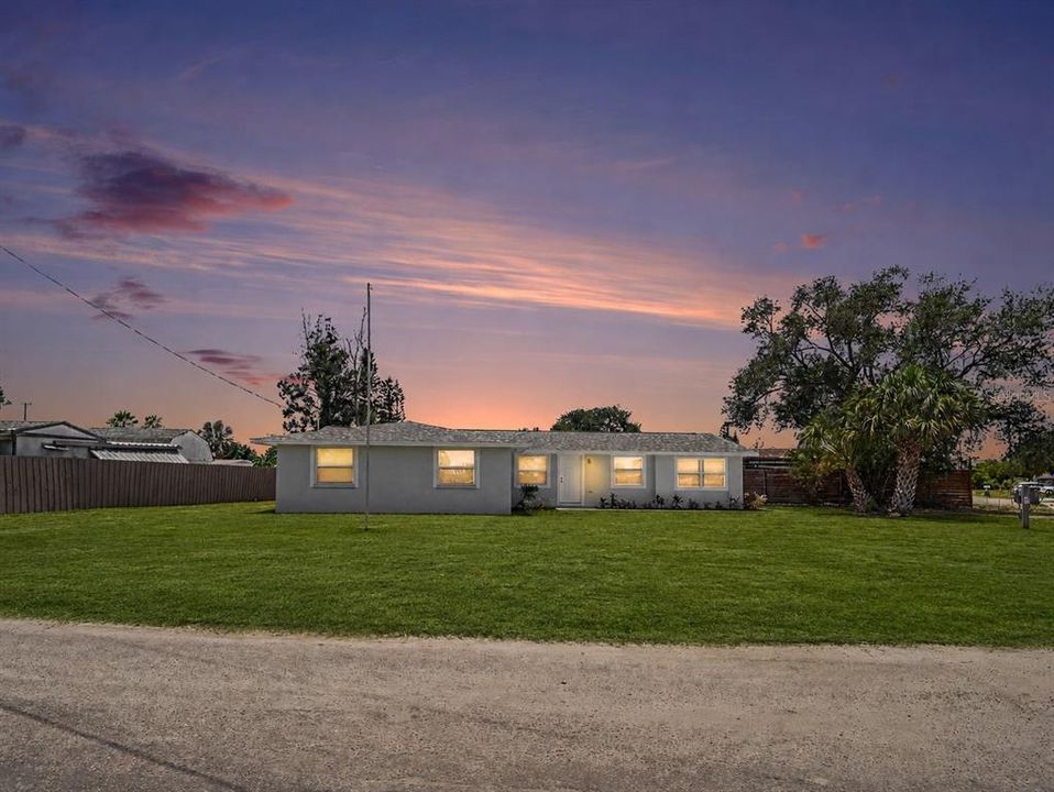 En Venta: $539,900 (4 camas, 2 baños, 1938 Pies cuadrados)