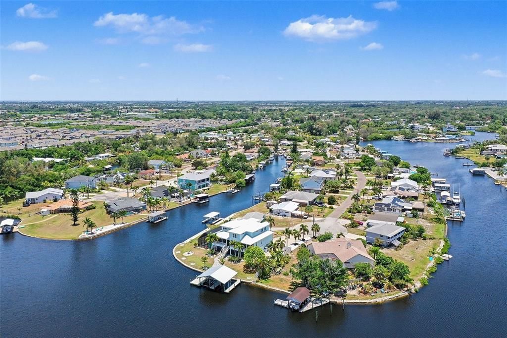 En Venta: $539,900 (4 camas, 2 baños, 1938 Pies cuadrados)
