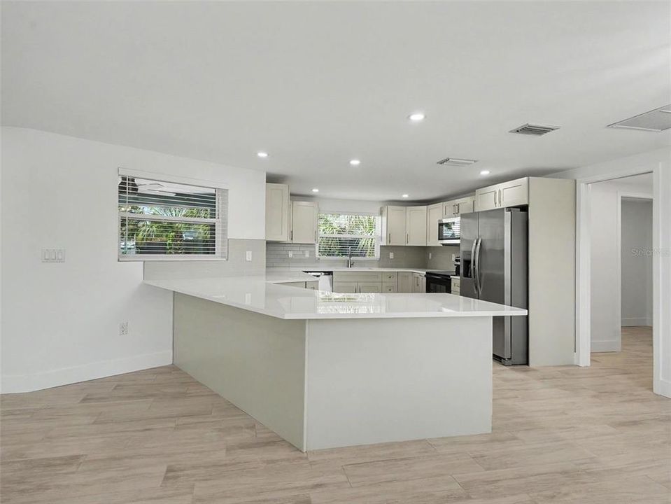 En Venta: $539,900 (4 camas, 2 baños, 1938 Pies cuadrados)