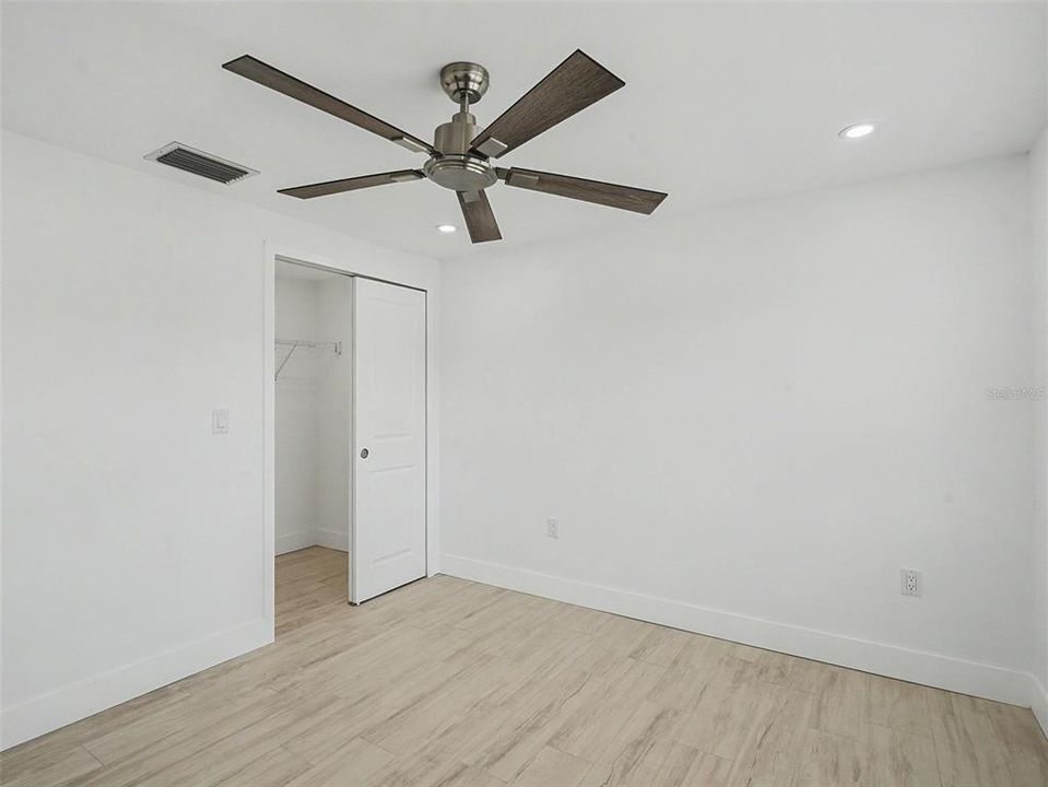 En Venta: $539,900 (4 camas, 2 baños, 1938 Pies cuadrados)