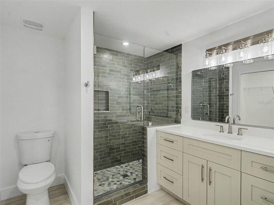 En Venta: $539,900 (4 camas, 2 baños, 1938 Pies cuadrados)