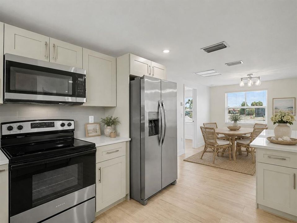 En Venta: $539,900 (4 camas, 2 baños, 1938 Pies cuadrados)