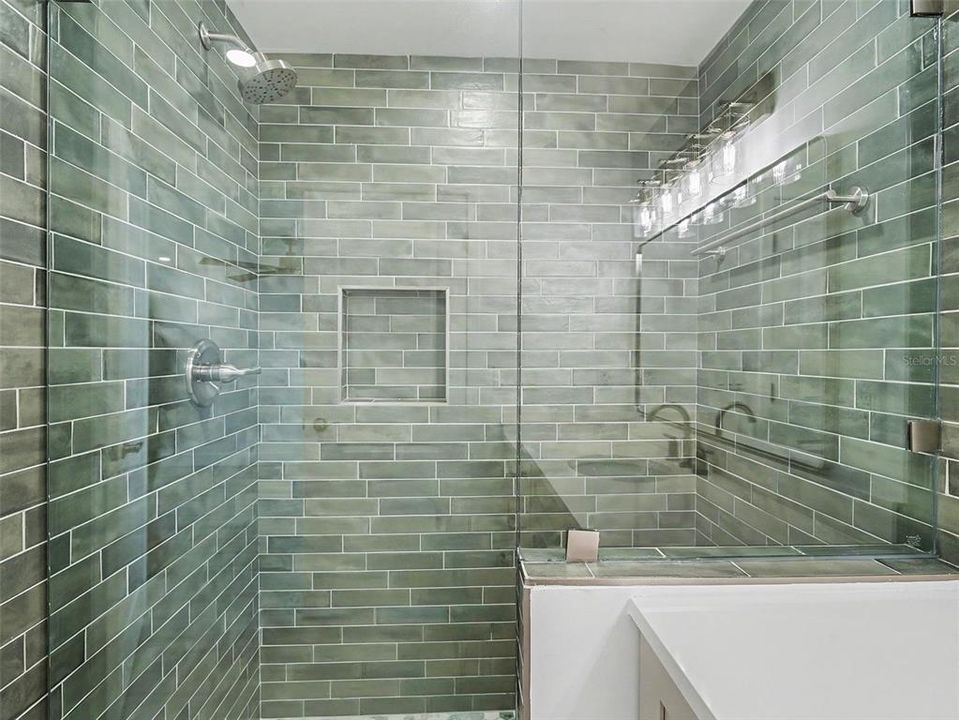 En Venta: $539,900 (4 camas, 2 baños, 1938 Pies cuadrados)