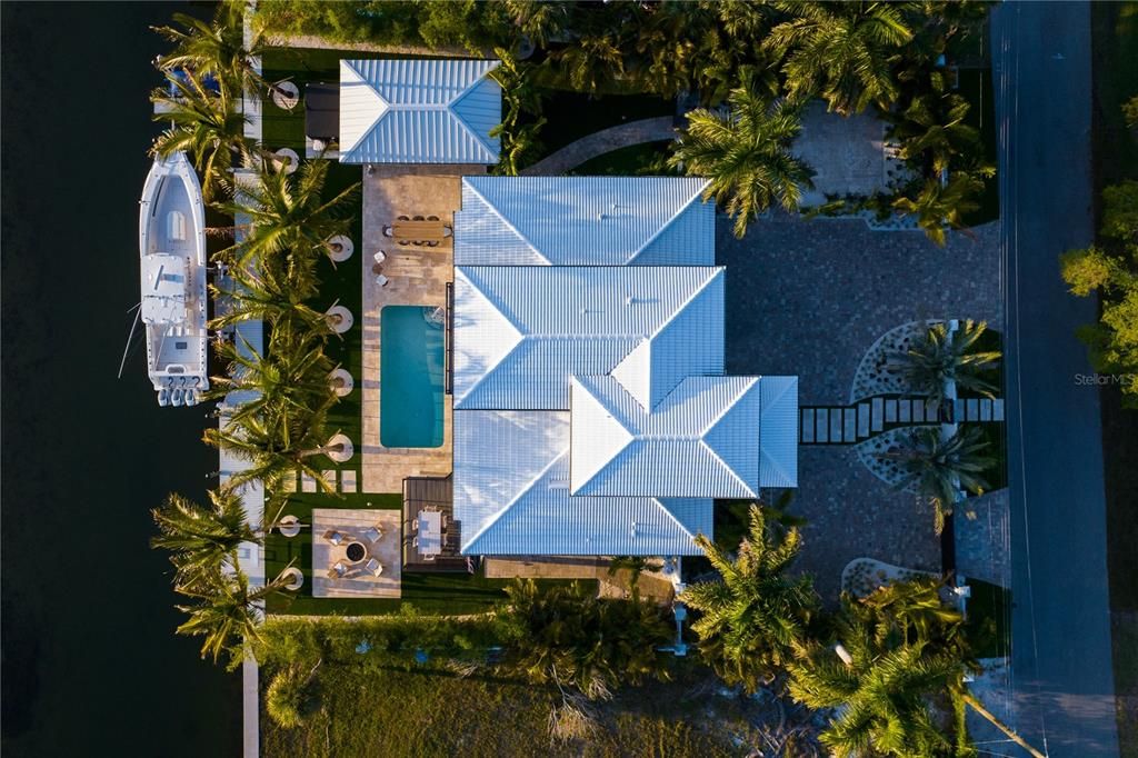 Под контрактом: $3,995,000 (4 спален, 3 ванн, 4055 Квадратных фут)