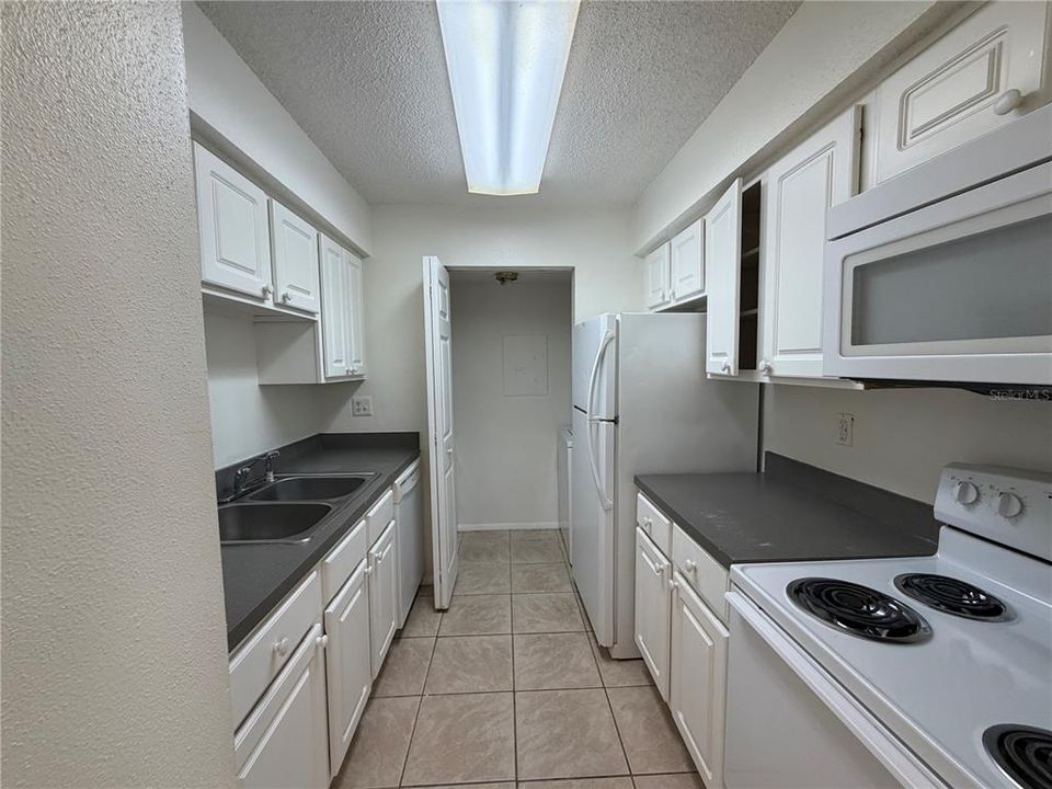 For Sale: $165,000 (2 beds, 1 baths, 768 Square Feet)