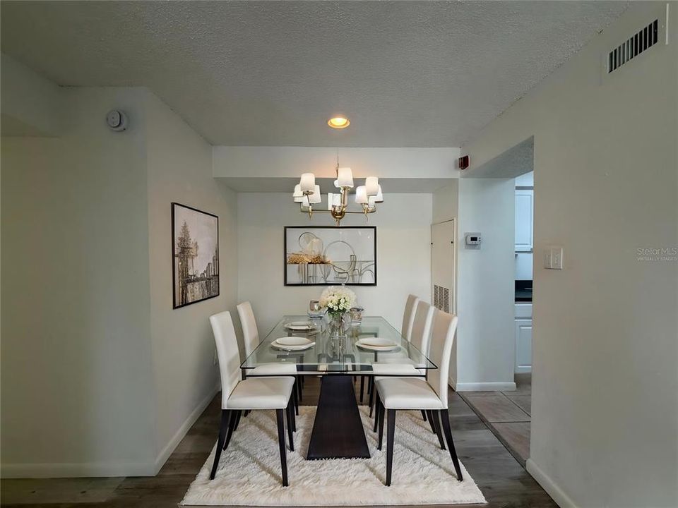 For Sale: $165,000 (2 beds, 1 baths, 768 Square Feet)