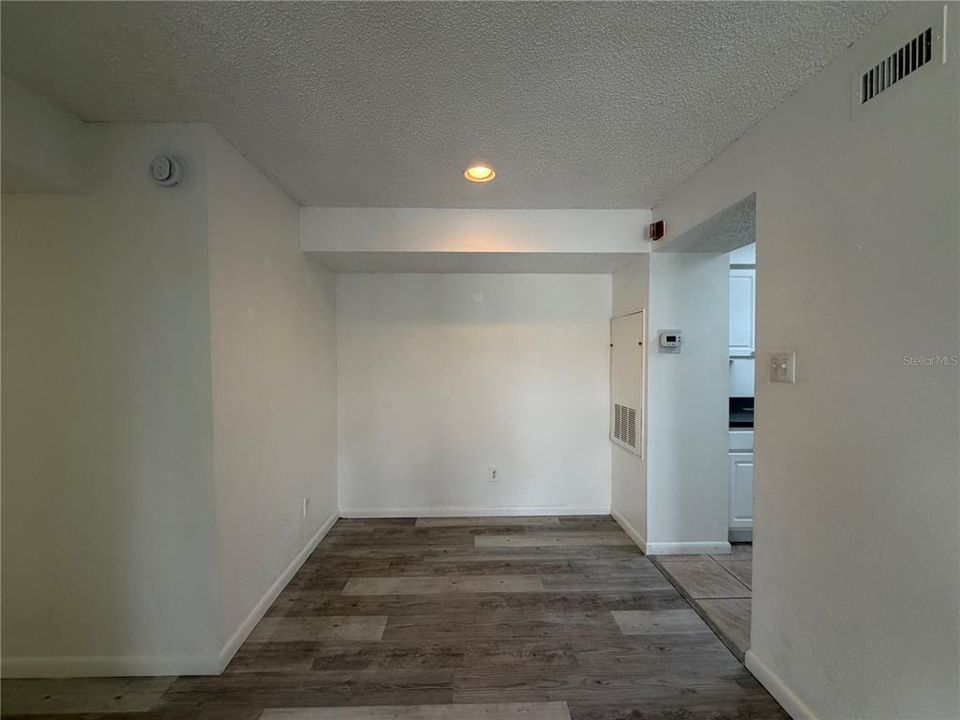 For Sale: $165,000 (2 beds, 1 baths, 768 Square Feet)