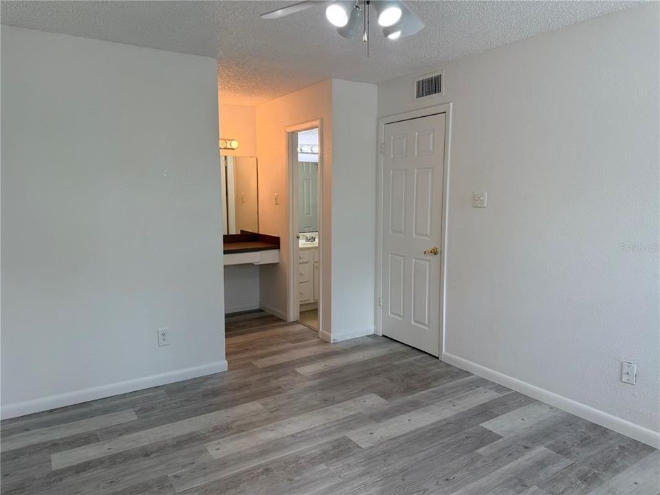For Sale: $165,000 (2 beds, 1 baths, 768 Square Feet)