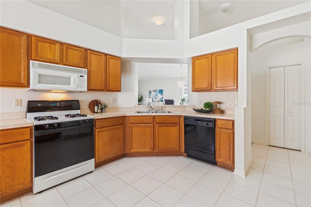 For Sale: $415,000 (3 beds, 2 baths, 1810 Square Feet)