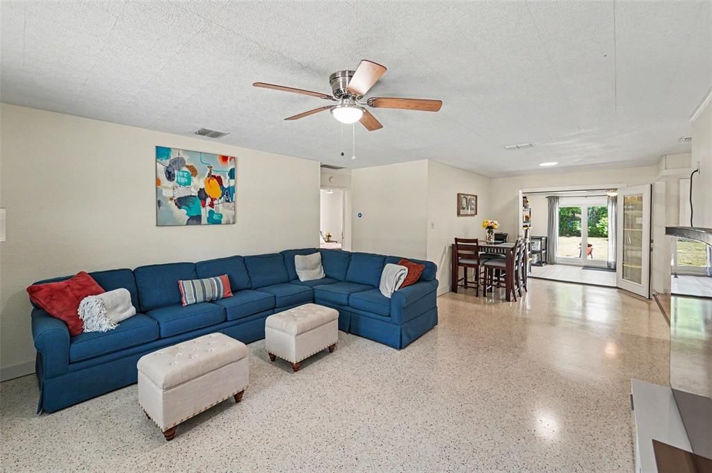 For Sale: $435,000 (3 beds, 2 baths, 1395 Square Feet)