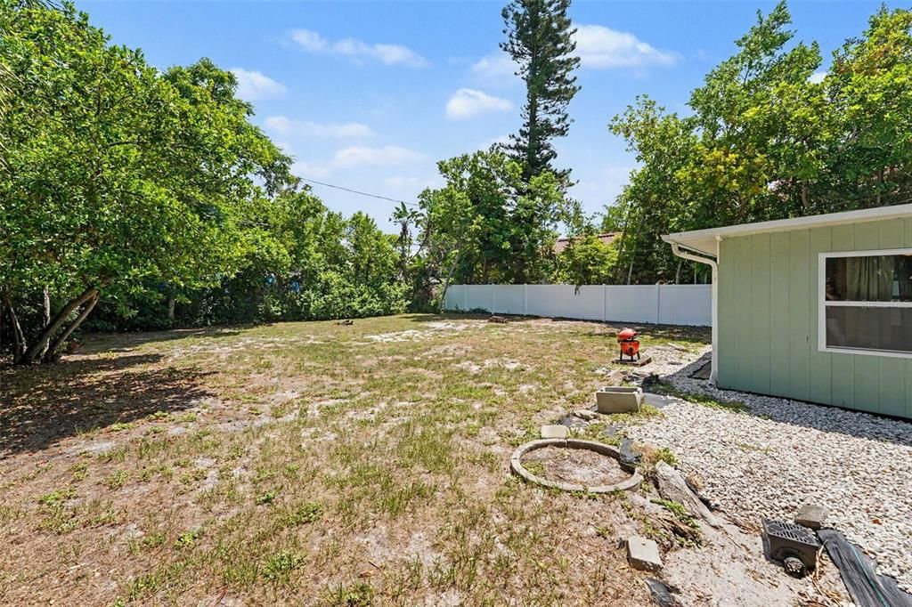 For Sale: $435,000 (3 beds, 2 baths, 1395 Square Feet)