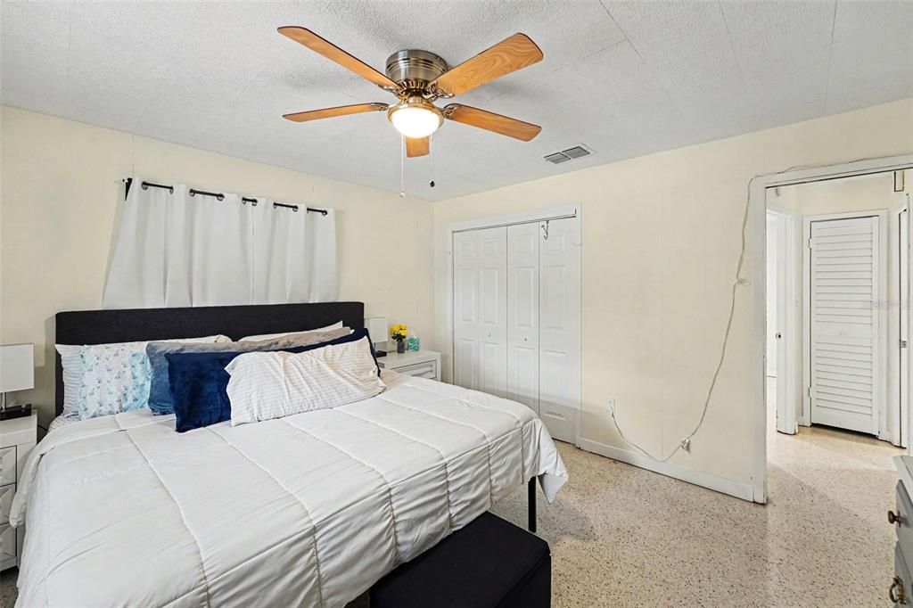 For Sale: $435,000 (3 beds, 2 baths, 1395 Square Feet)