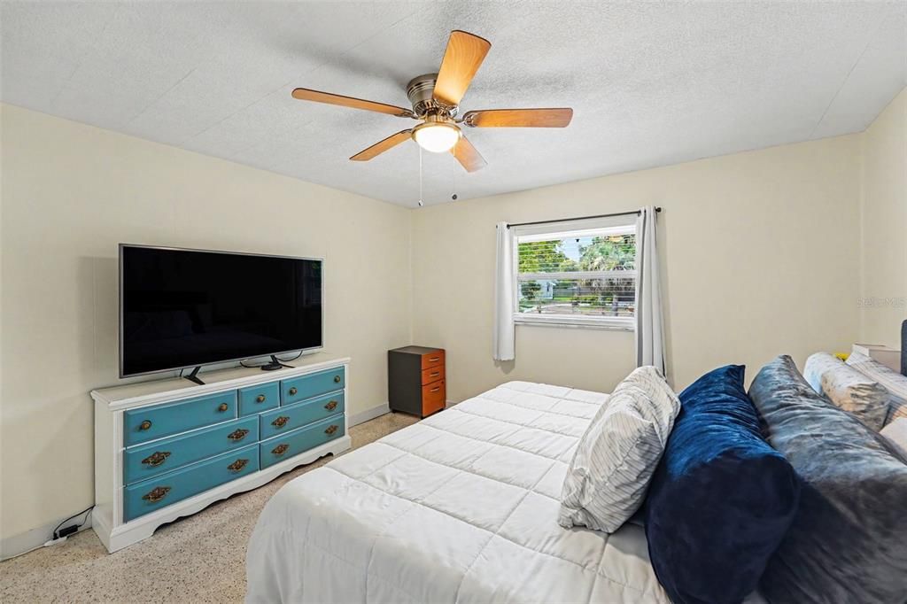 For Sale: $435,000 (3 beds, 2 baths, 1395 Square Feet)