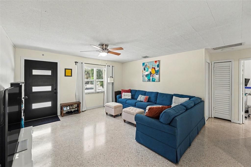 For Sale: $435,000 (3 beds, 2 baths, 1395 Square Feet)