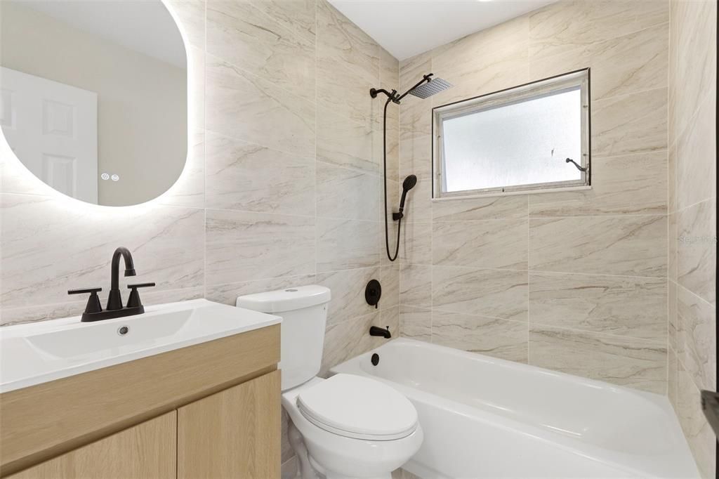 En Venta: $299,000 (4 camas, 2 baños, 1444 Pies cuadrados)
