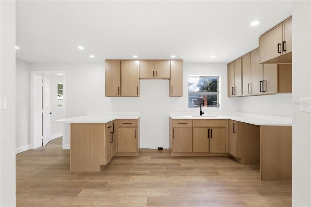 En Venta: $299,000 (4 camas, 2 baños, 1444 Pies cuadrados)