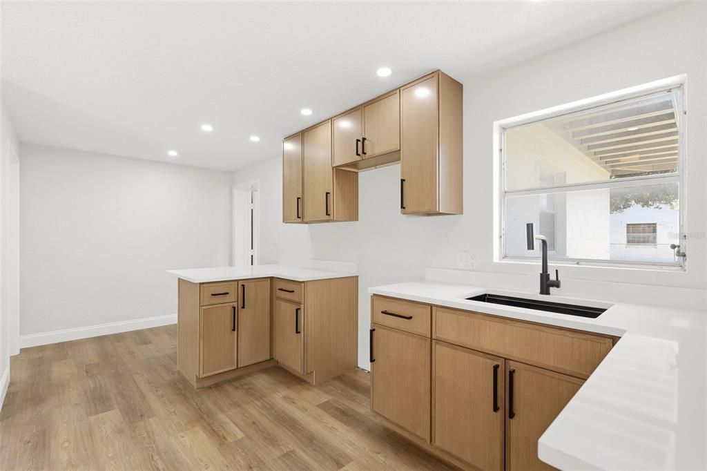 En Venta: $299,000 (4 camas, 2 baños, 1444 Pies cuadrados)