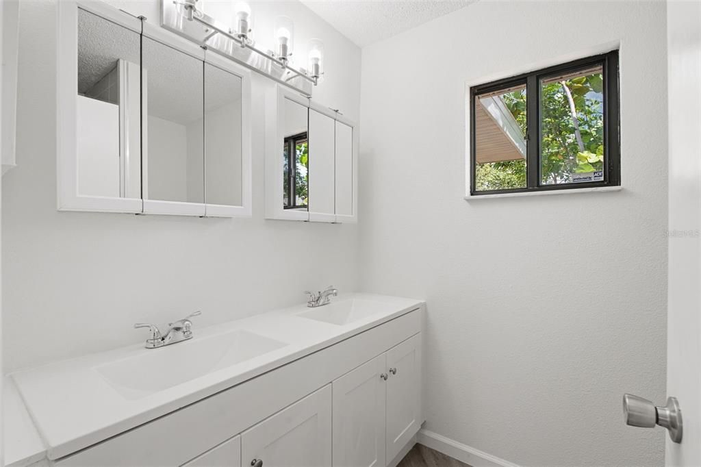 En Venta: $239,990 (3 camas, 2 baños, 1886 Pies cuadrados)