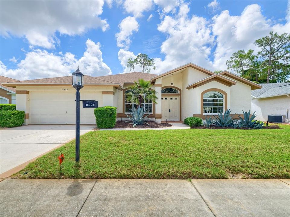 For Sale: $300,000 (3 beds, 2 baths, 1909 Square Feet)