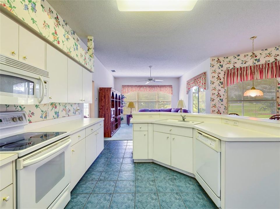 For Sale: $300,000 (3 beds, 2 baths, 1909 Square Feet)