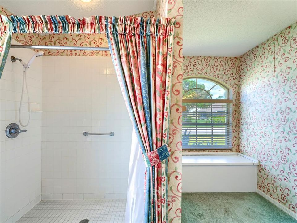 For Sale: $300,000 (3 beds, 2 baths, 1909 Square Feet)