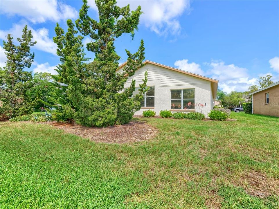 For Sale: $300,000 (3 beds, 2 baths, 1909 Square Feet)