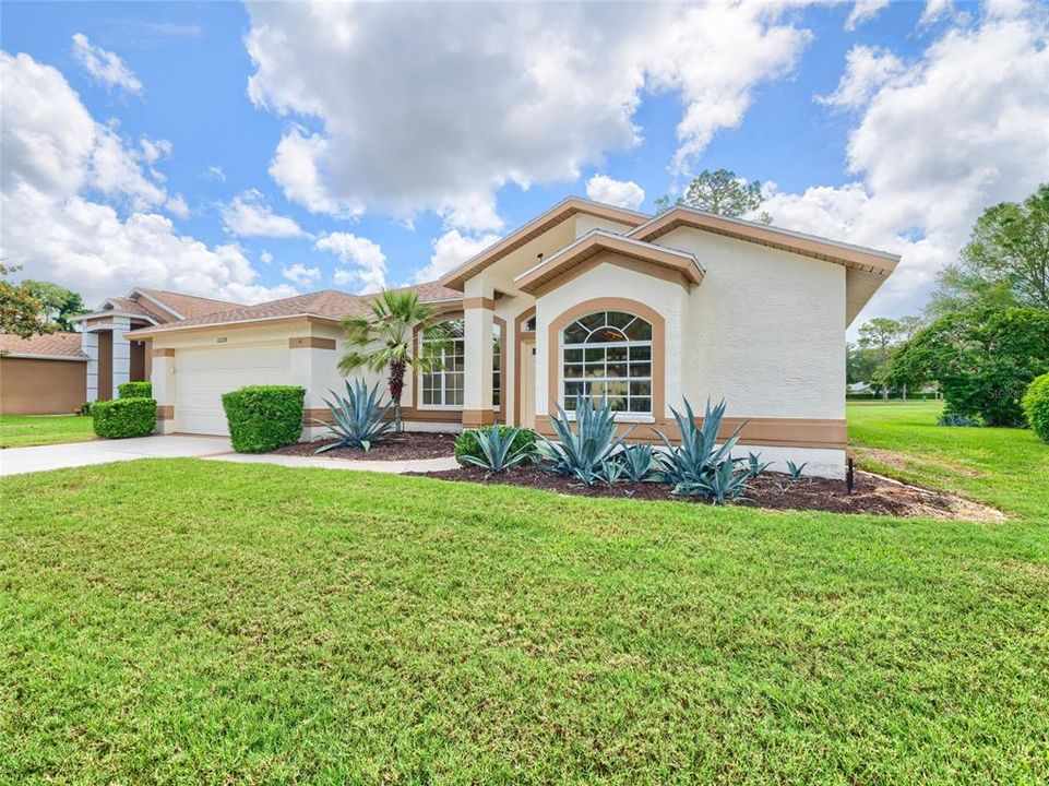 For Sale: $300,000 (3 beds, 2 baths, 1909 Square Feet)