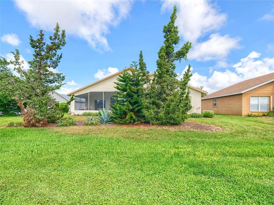 For Sale: $300,000 (3 beds, 2 baths, 1909 Square Feet)