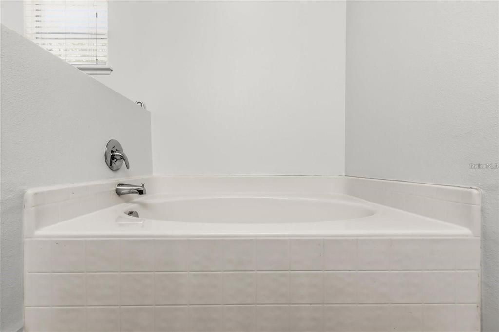 For Rent: $2,200 (4 beds, 2 baths, 2238 Square Feet)