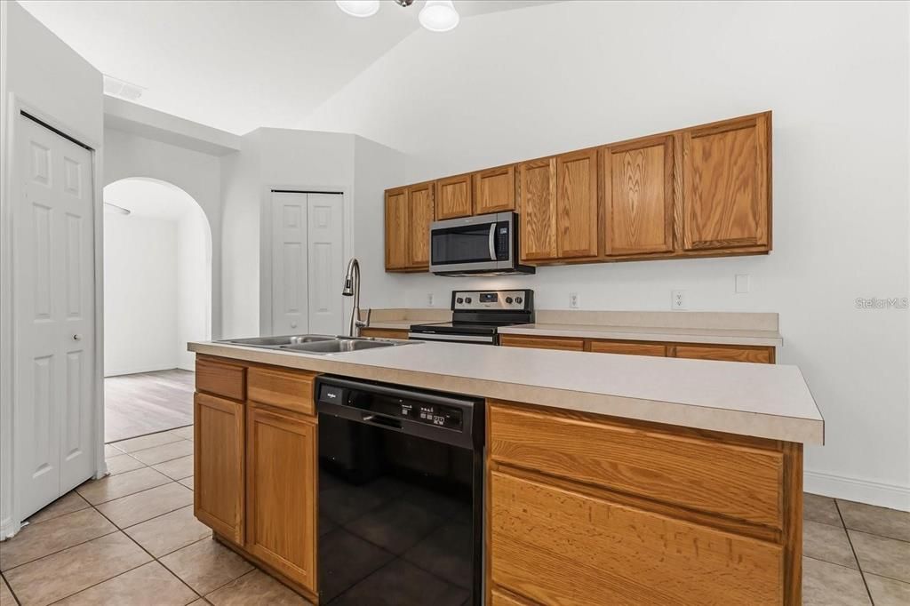 For Rent: $2,200 (4 beds, 2 baths, 2238 Square Feet)