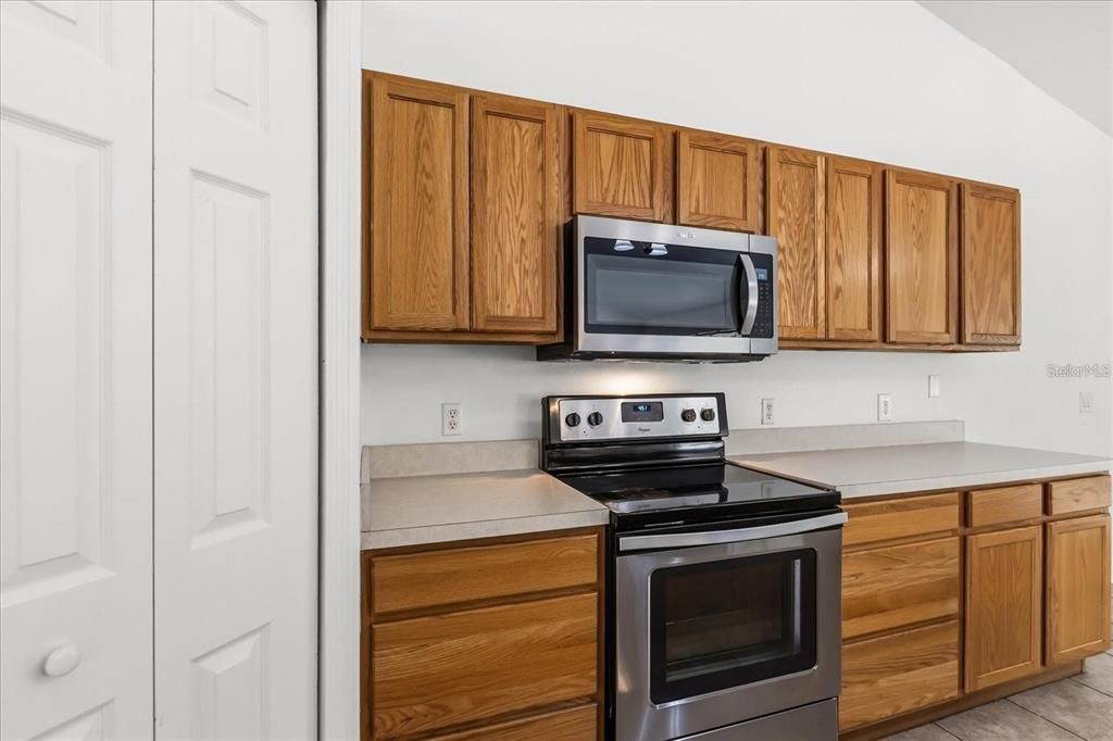 For Rent: $2,200 (4 beds, 2 baths, 2238 Square Feet)