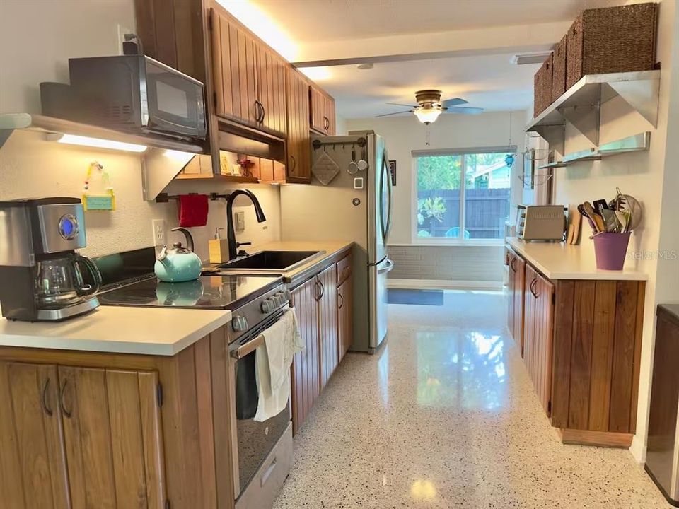 For Rent: $2,600 (1 beds, 1 baths, 800 Square Feet)