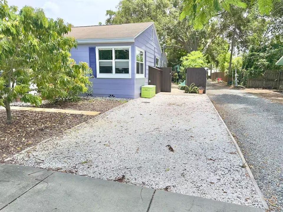 For Rent: $2,600 (1 beds, 1 baths, 800 Square Feet)