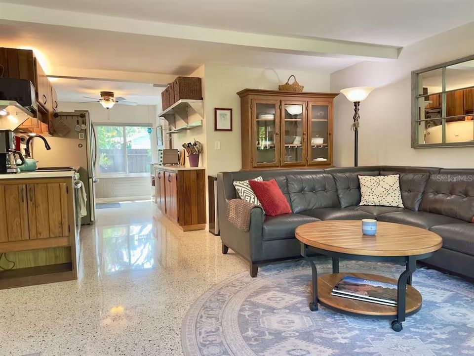 For Rent: $2,600 (1 beds, 1 baths, 800 Square Feet)