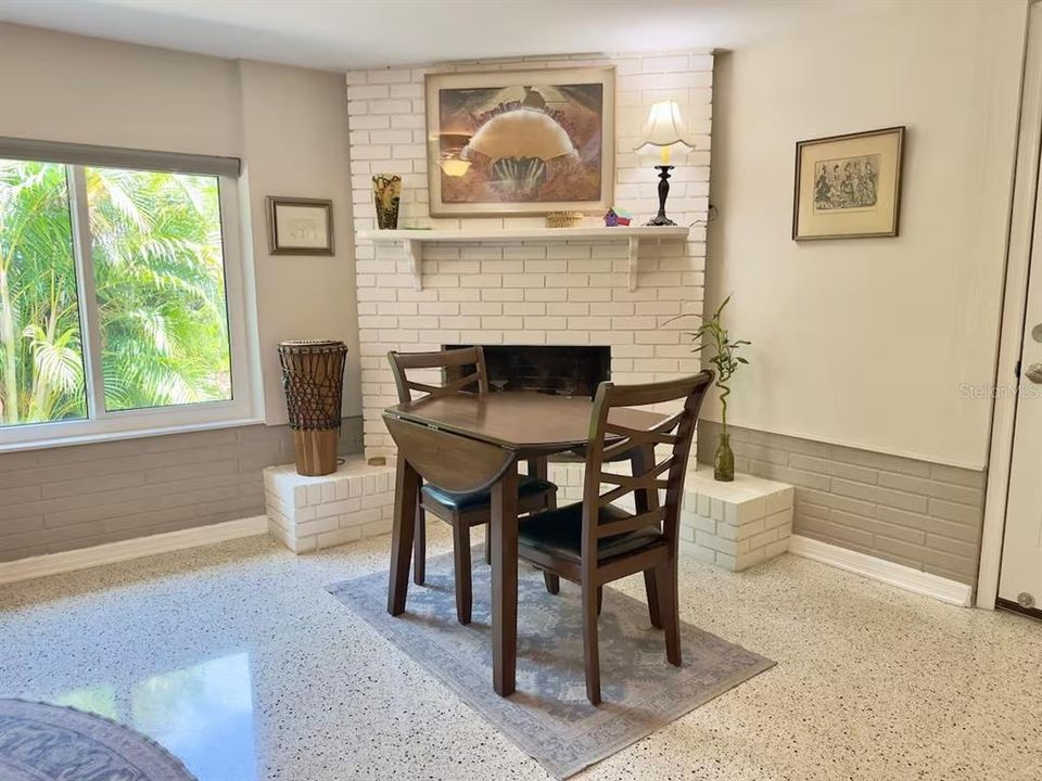 For Rent: $2,600 (1 beds, 1 baths, 800 Square Feet)