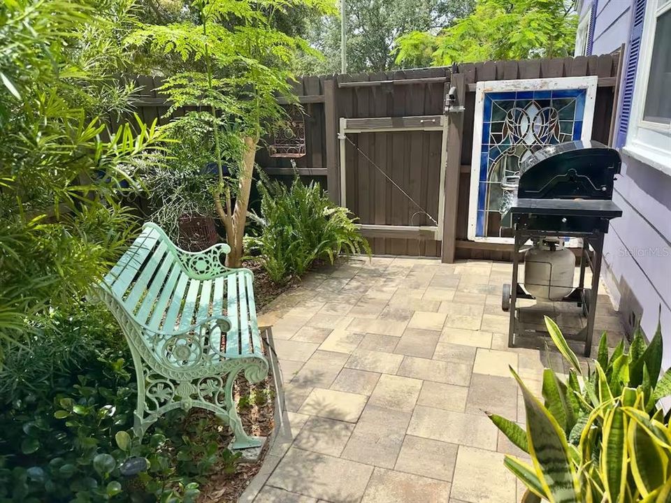 For Rent: $2,600 (1 beds, 1 baths, 800 Square Feet)