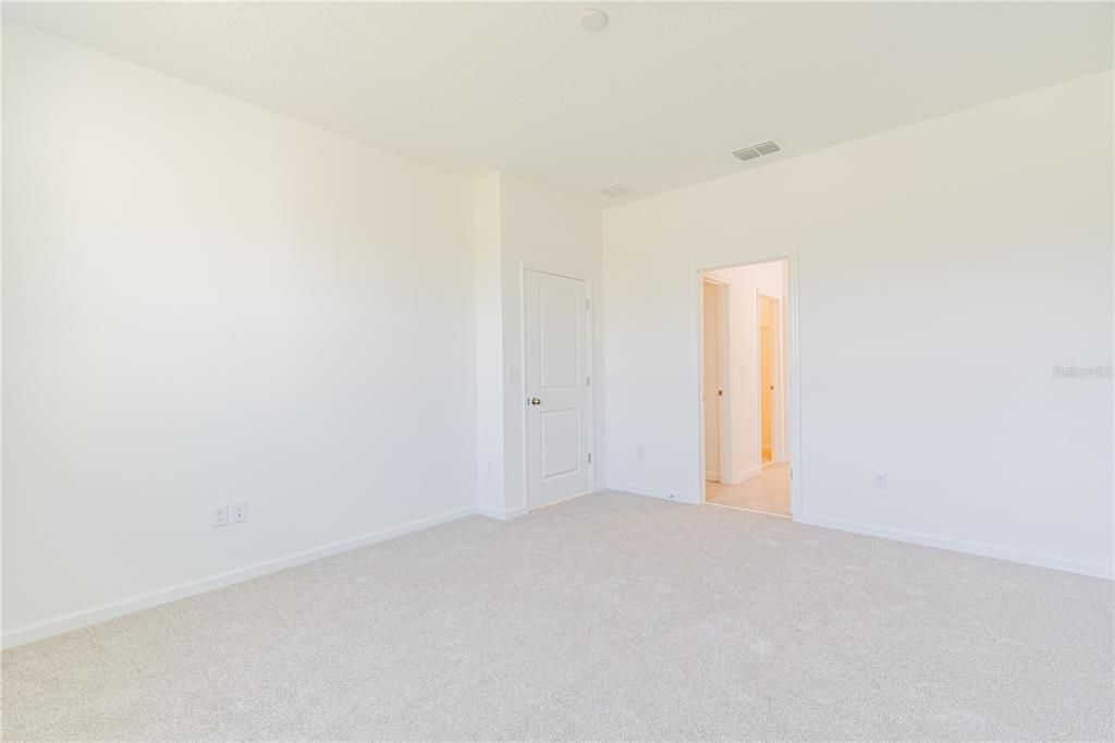 For Rent: $2,100 (3 beds, 2 baths, 1556 Square Feet)