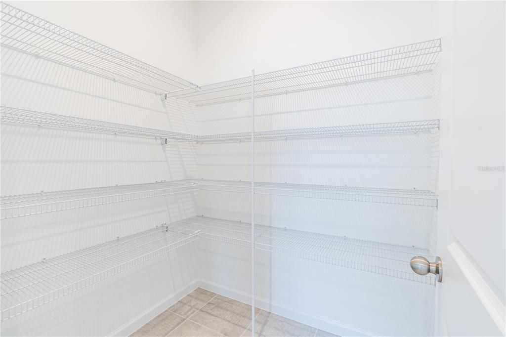 For Rent: $2,100 (3 beds, 2 baths, 1556 Square Feet)
