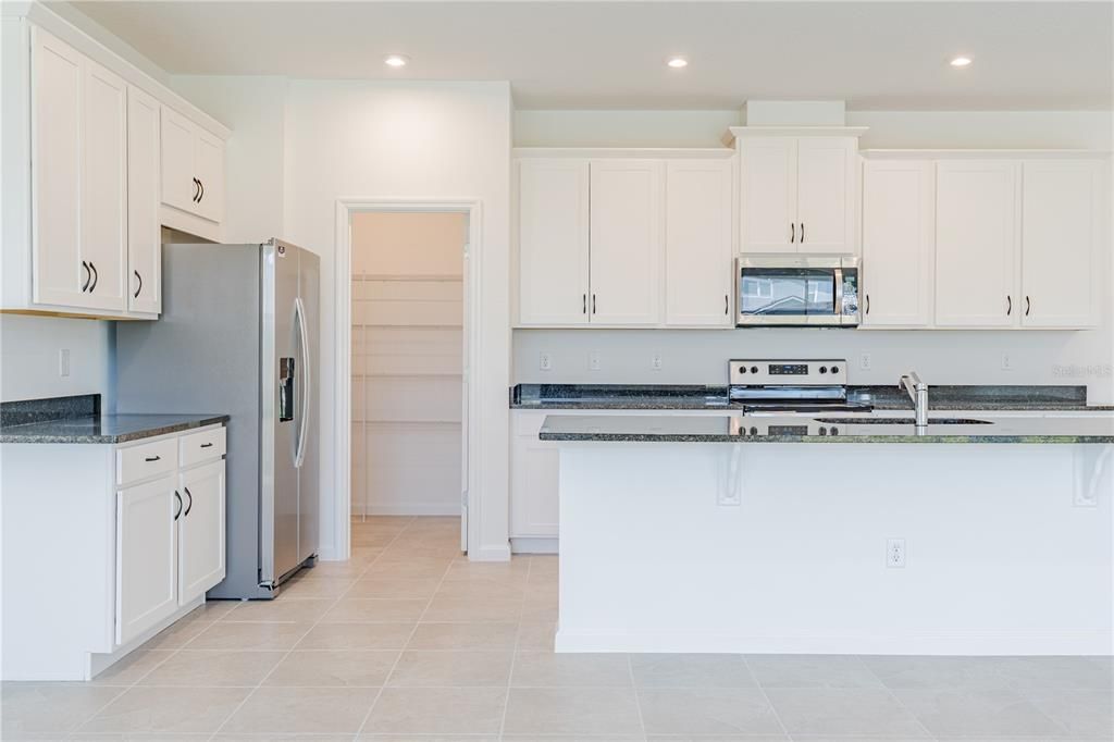 For Rent: $2,100 (3 beds, 2 baths, 1556 Square Feet)